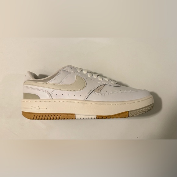 Nike Gamma Force Sneakers - White and phantom light bone women’s size 9 new - Picture 6 of 7